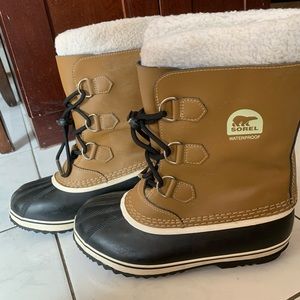 Sorel waterproof size 6 boots